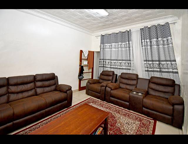 4 BEDROOM HOUSE FOR SALE IN MAYFAIR